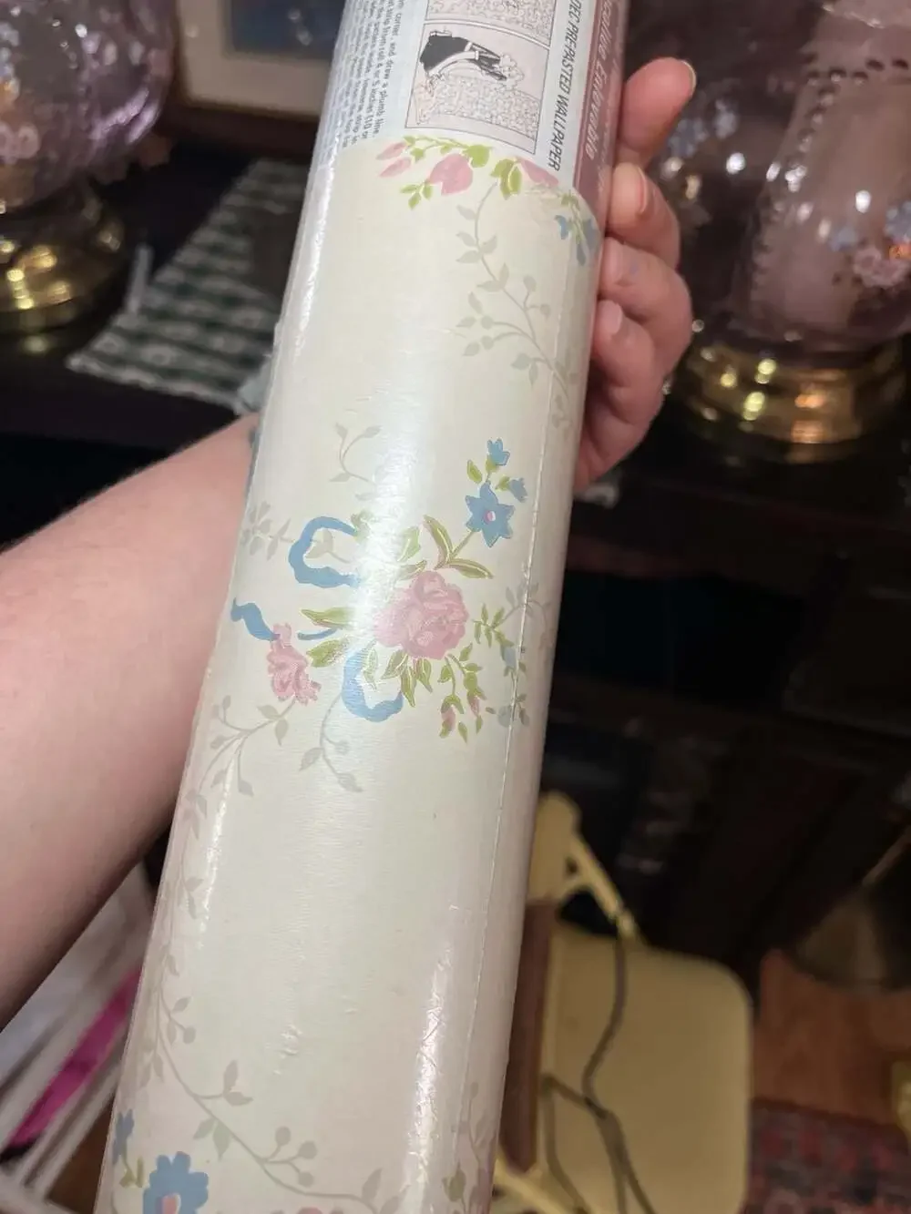 Waldec Vintage Floral Vinyl Coated Prepasted Strippable Wallpaper Roll Pattern 1